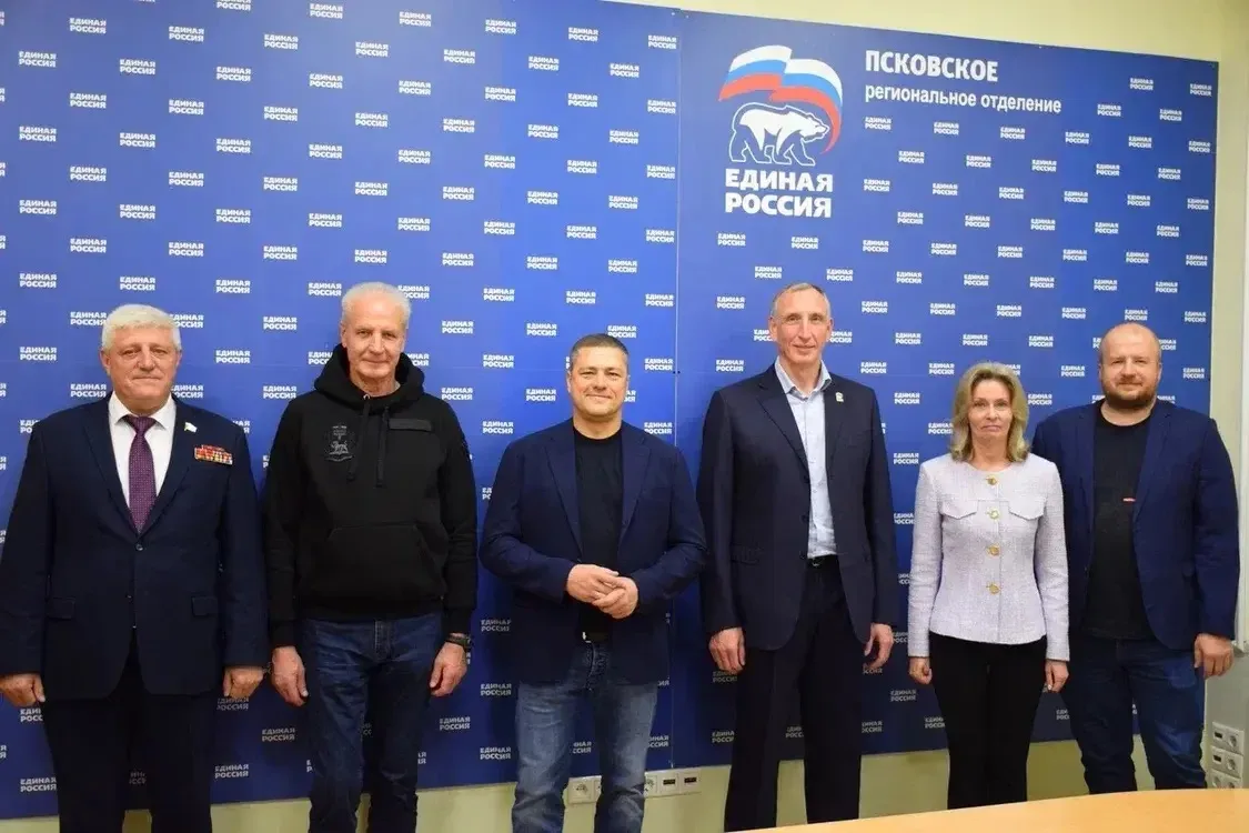 🇷🇺 Вместе с председателем Законодательного Собрания Александром КОТОВЫМ, сенаторами А...