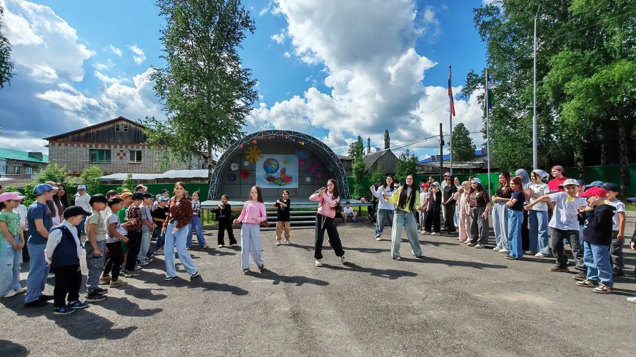 Лето с пользой ☀️

Пока одни ребята путешествуют или отдыхают дома, в образовательных учреждениях на