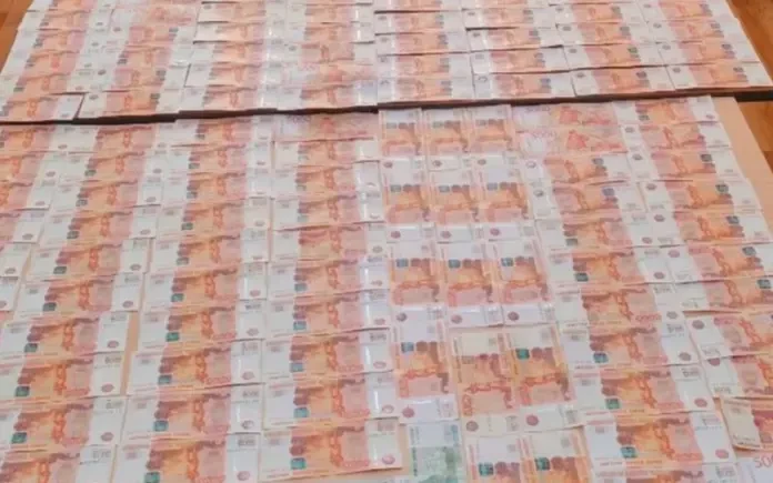 Больше 1,6 миллиона рублей перевел саранский водитель-экспедитор мошенникам. Мужчина хо...