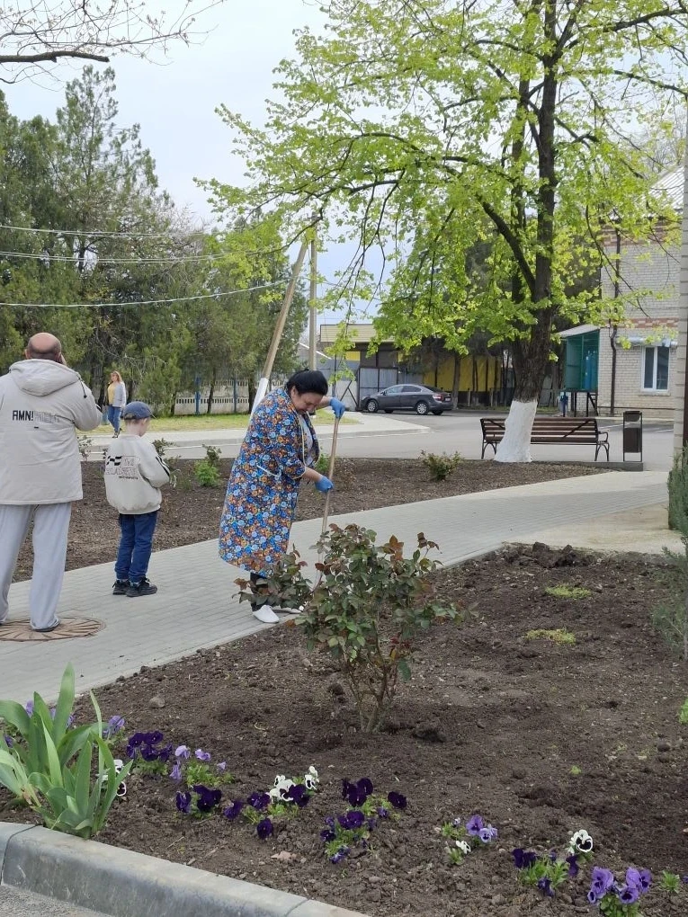 Весна пришла, а с ней и время перемен! 🌸Сегодня  наши сотрудники  тоже решили обновить всё вокруг и 