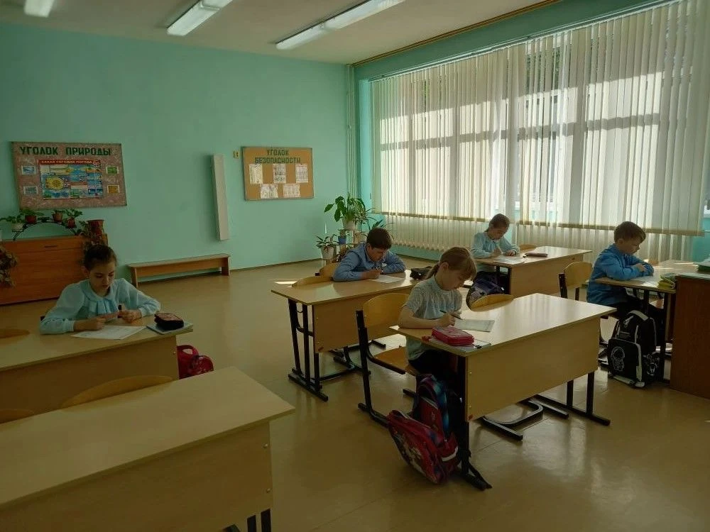 Сегодня на внеурочном занятии "Разговоры о важном" классные руководители беседовали со ...