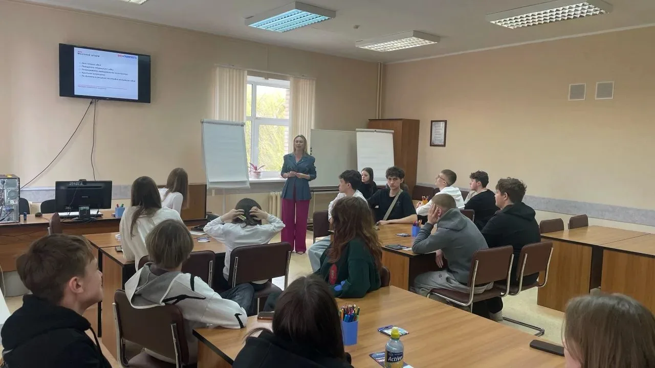 🎓 25 апреля наши 10 А и 10 В классы — в гостях у РАНХиГС! Ученики с интересом приняли участие в Дне 