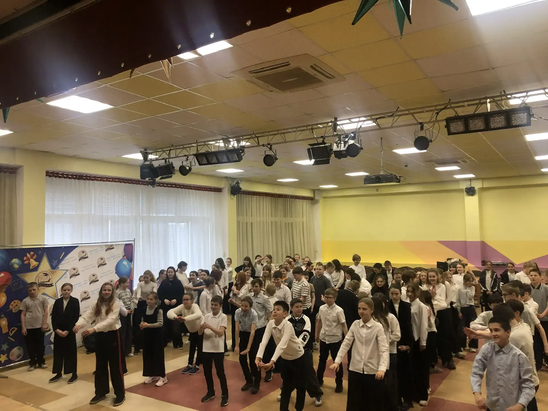 🤾‍♂️В рамках Дня здоровья пятиклассники приняли участие в утренней зарядке  Сегодня в стенах школы п