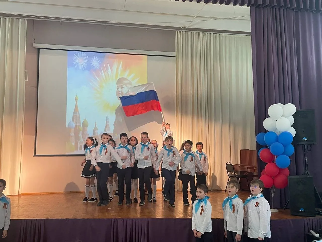 🇷🇺 И пусть поколения помнят!   🌟 В нашей школе прошёл концерт, посвящённый Дню Победы, который стал 