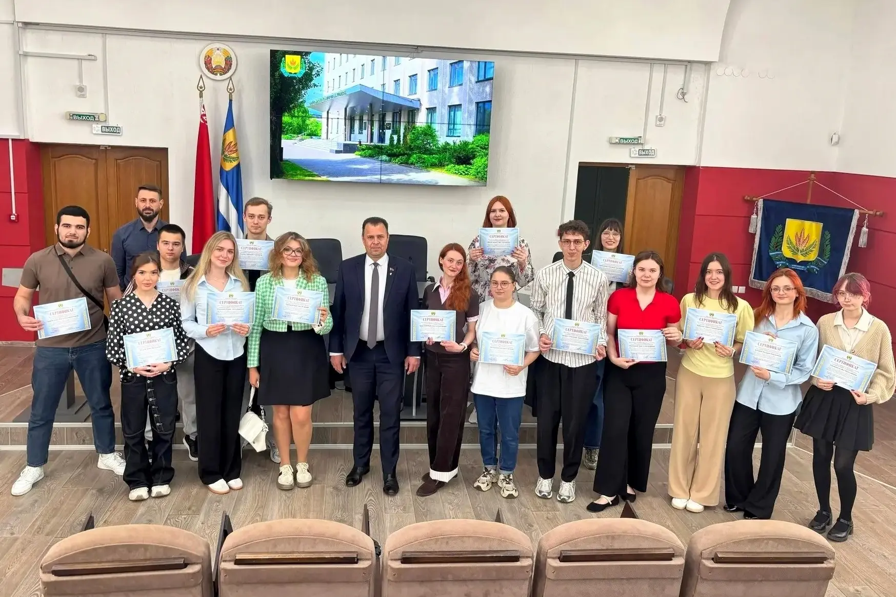 В Беларусь... не за картошкой 🇧🇾  Май в нашем универе – это всегда «привет, Белоруссия». 19 студенто