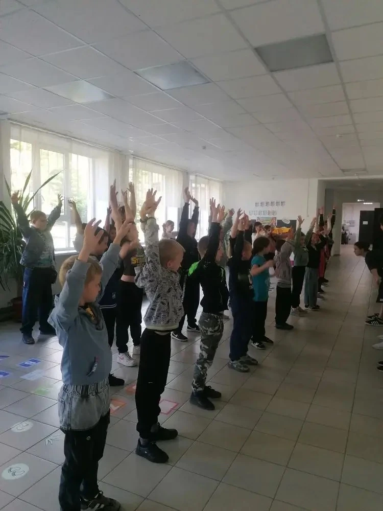 В ЛДП "РОСИНКА' утро началось с веселой зарядки, завтрака и увлекательных подвижных игр.