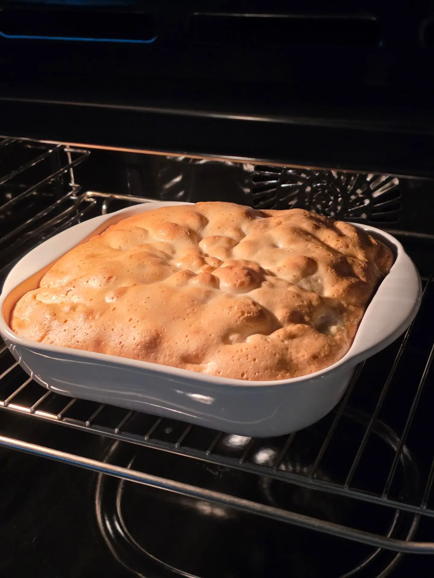 Вчера Танюша приготовила сама шарлотку.🥧