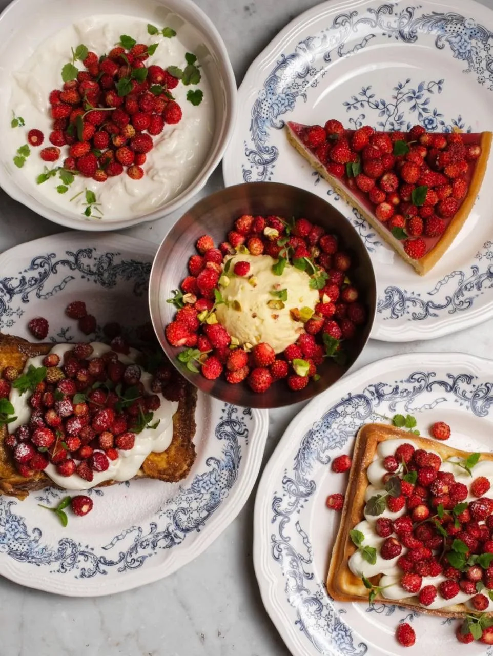 Земляничный вкус Петербурга: где найти летние новинки

• Сезон земляники в Faces cafe

В Faces team 