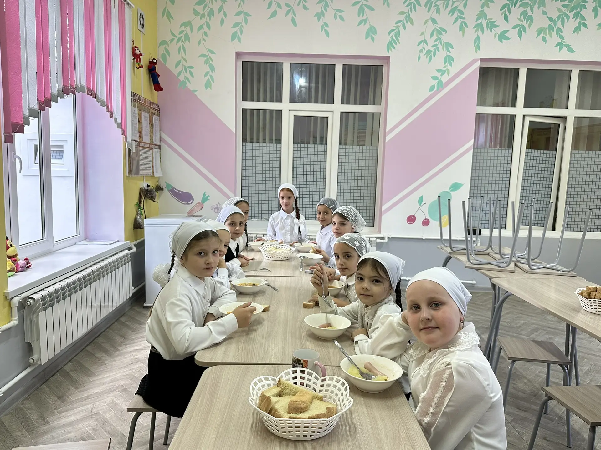 «Вместе со звонками и уроками в школу вернулась привычная суета и аппетитные ароматы из...