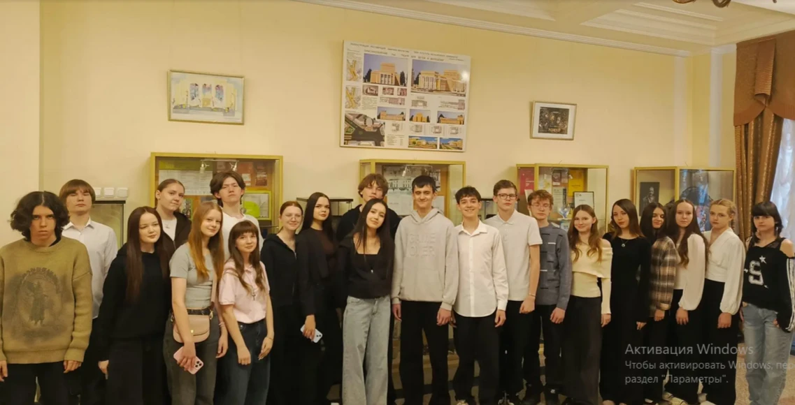 Погружение в мир классики: учащиеся 8-9 классов посетили театральную постановку «Евгений Онегин. Сон