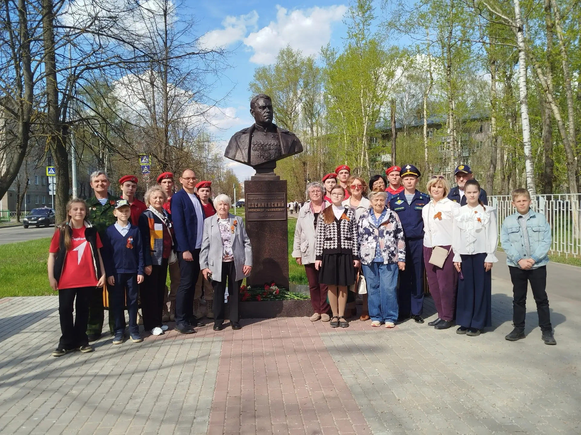 🎖️ Юнармейцы почтили память героев Великой Отечественной войны и тружеников тыла!  🕊️Сегодня, в пред