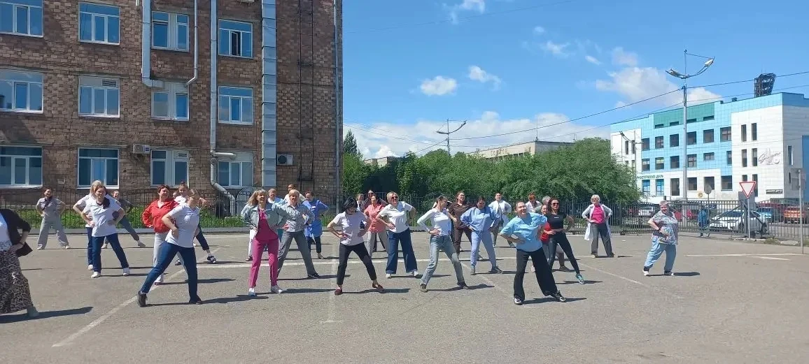 💪 Педиатрическая служба ежедневно выходит на утреннюю зарядку