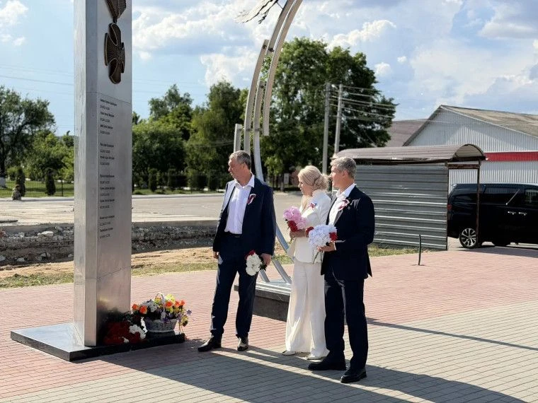 🔹Клинцовские чиновники у мемориала героям без народа: знак уважения или исправление имиджевой ошибк