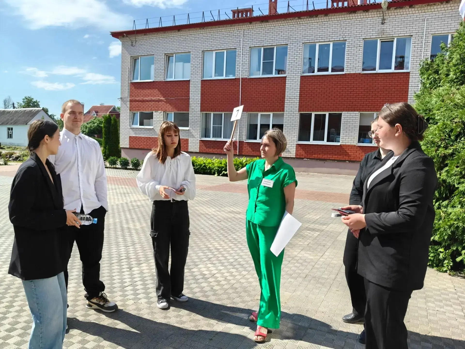 На шестой день основного периода ЕГЭ в Россошанском районе школьники сдали биологию и географию, а т
