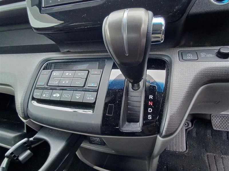 🇯🇵Получили фотоотчёт о прибытии на ярд Honda StepWGN, выкупленного для нашего клиента   ➤Год: 2015 ➤