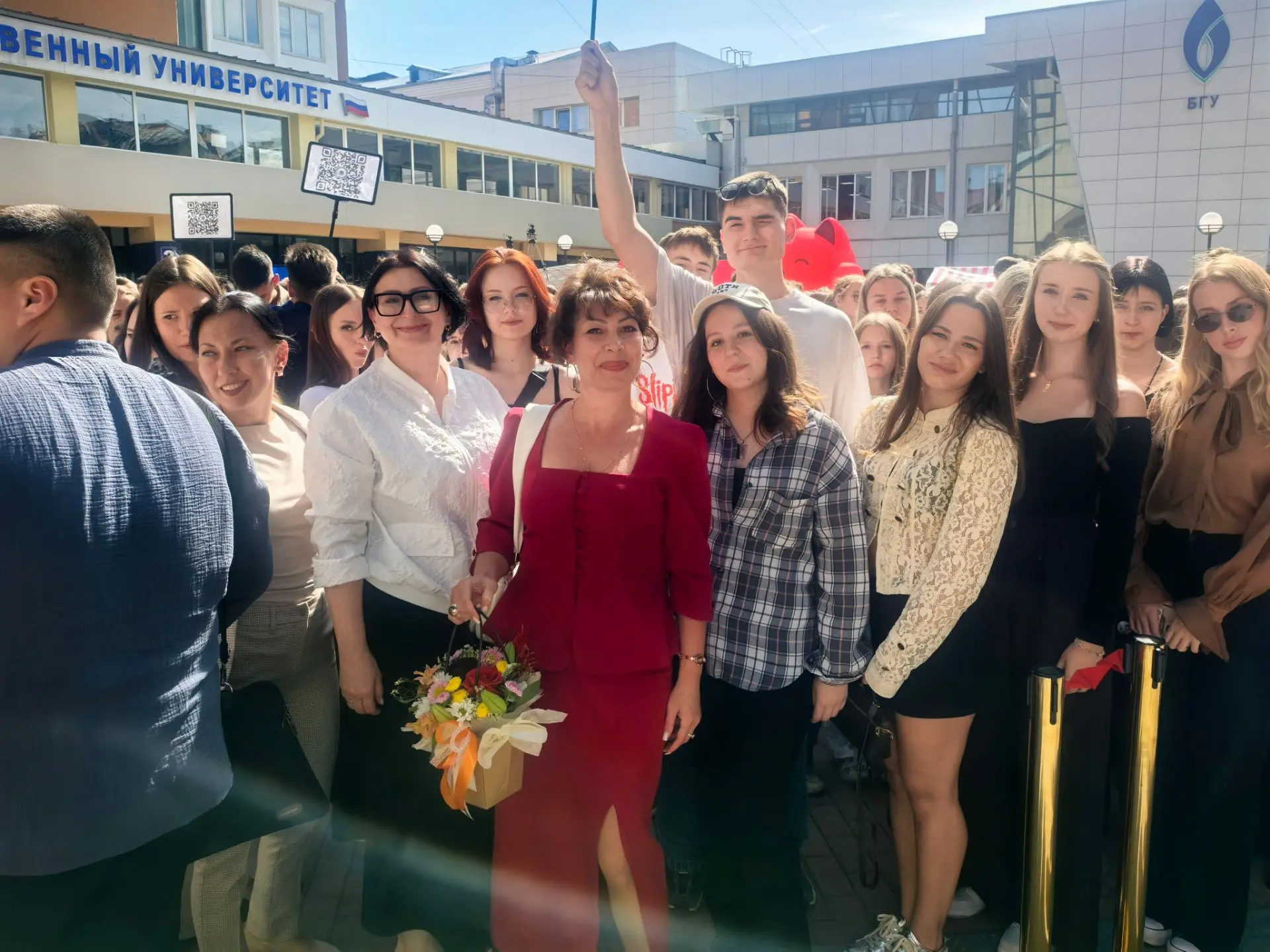 День первокурсника: ректор на мотоцикле, рок-н-ролл и МФ в центре локации👍
