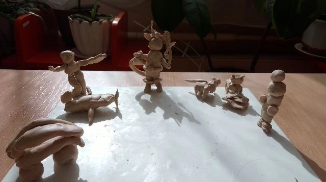 «Там на неведомых дорожках...» — ваш любимый вернисаж. 🎨