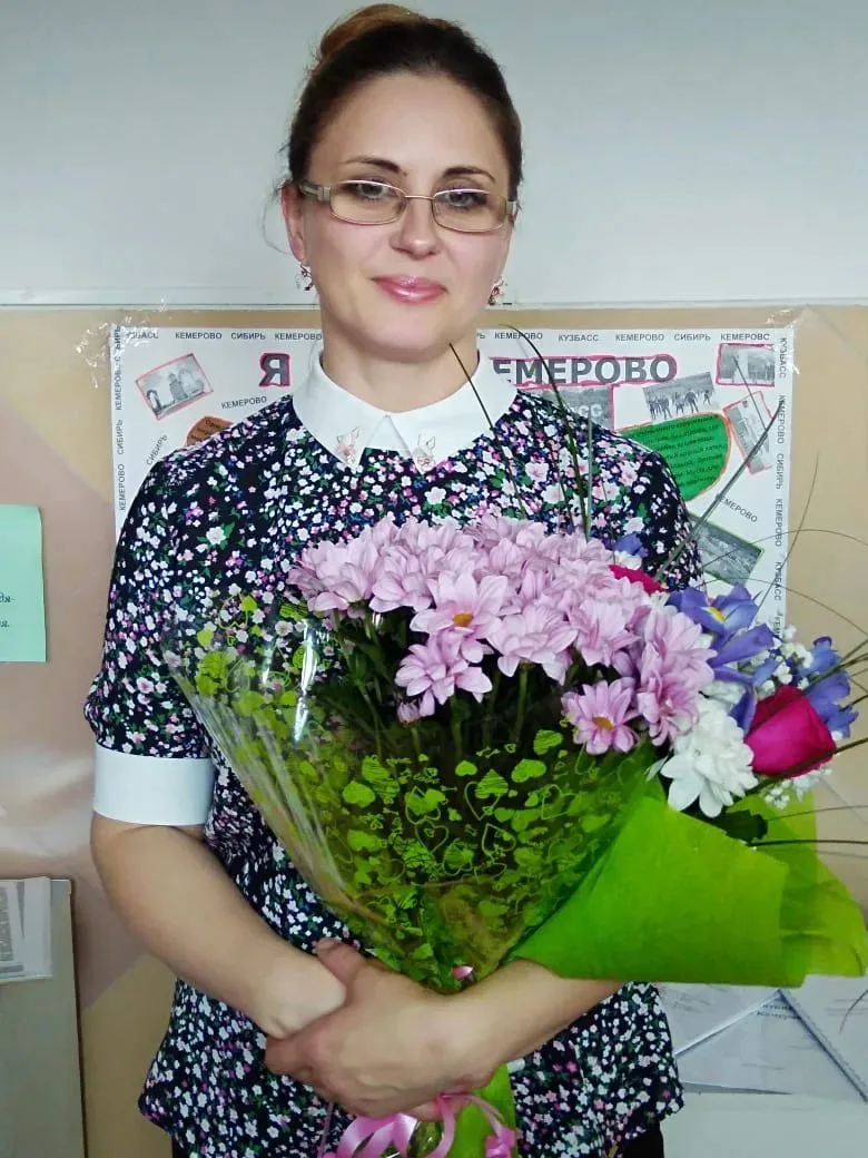 🥳С днем рождения поздравляем Юлию Сергеевну Коваль, заведующую Центром "Точка роста"!