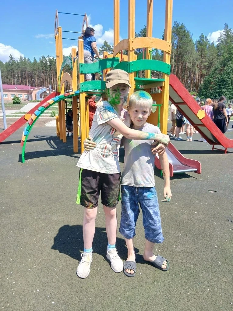Фото моменты смены... 
Путешествие по странам. Фестиваль красок Холли.
