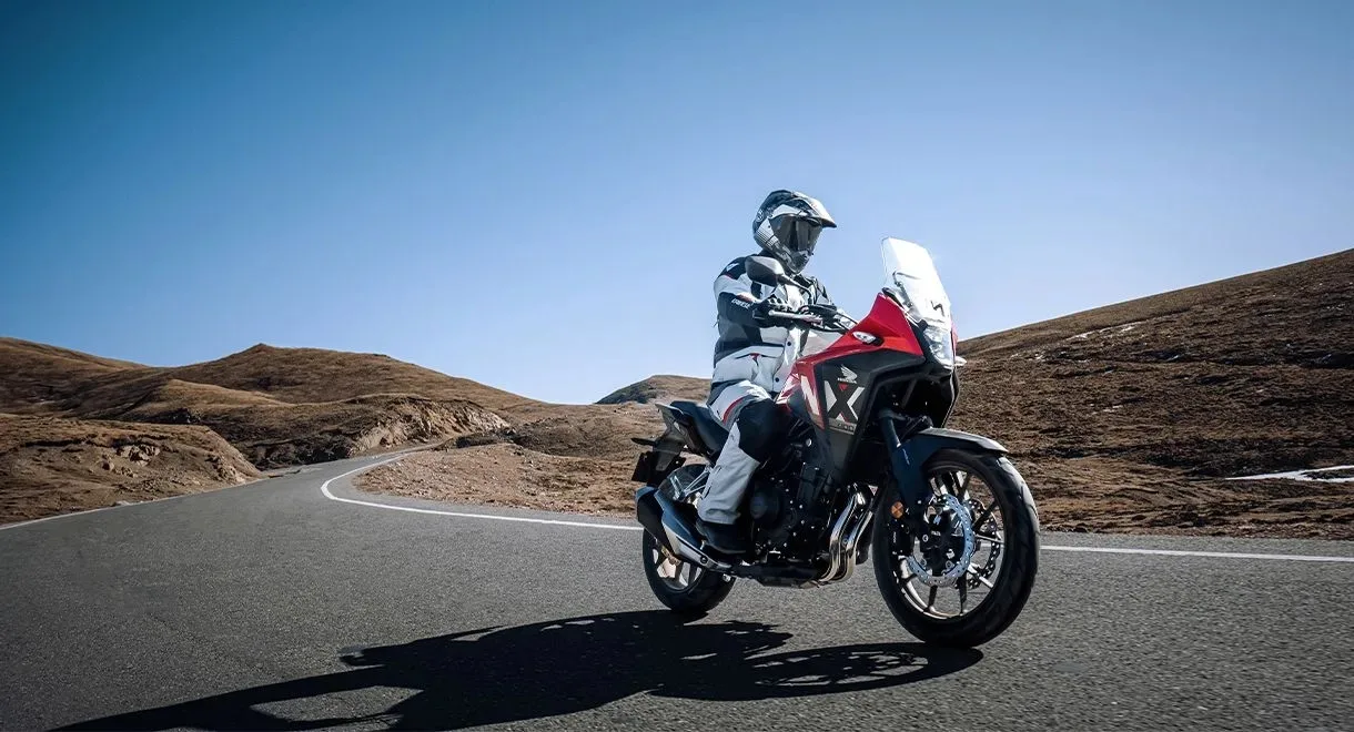 🏍💨💨 Знакомьтесь, кроссовер Honda NX400 с честным балансом «город + лёгкое бездорожье...