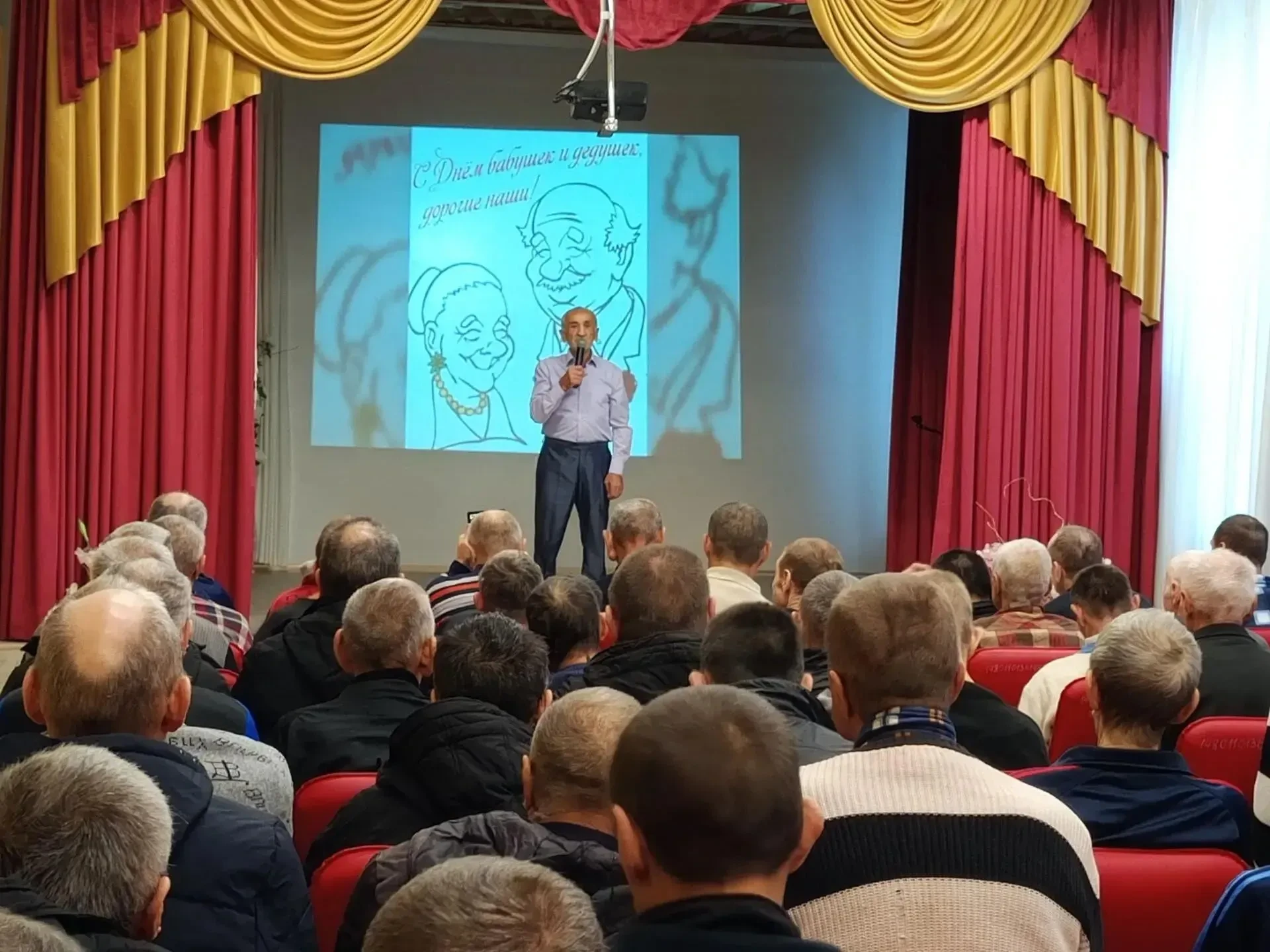 День пожилых людей: праздник мудрости и тепла в Балахоновском ПНИ