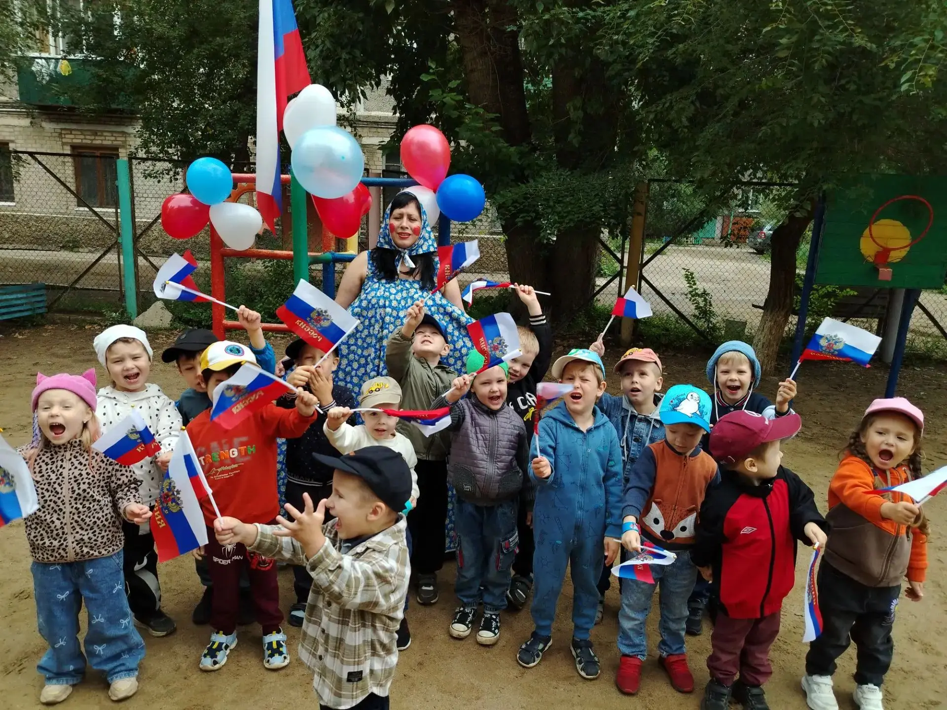 Сегодня в детском саду было проведено патриотичечкое мероприятие,посвященное Дню Госуда...