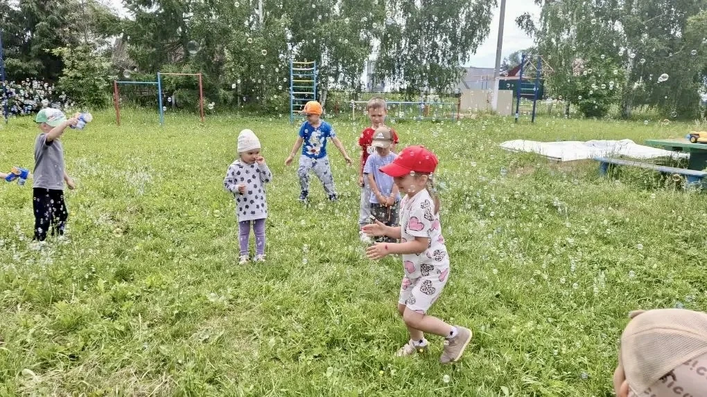 Волшебство в нашем детском саду: мыльная дискотека «Хлоп, топ, лопни пузырь»! ✨