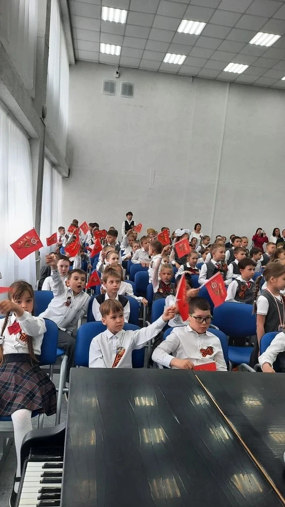 🎗В начальной школе прошла памятная акция "Мы-наследники Победы", традиционное мероприятие, проводимо