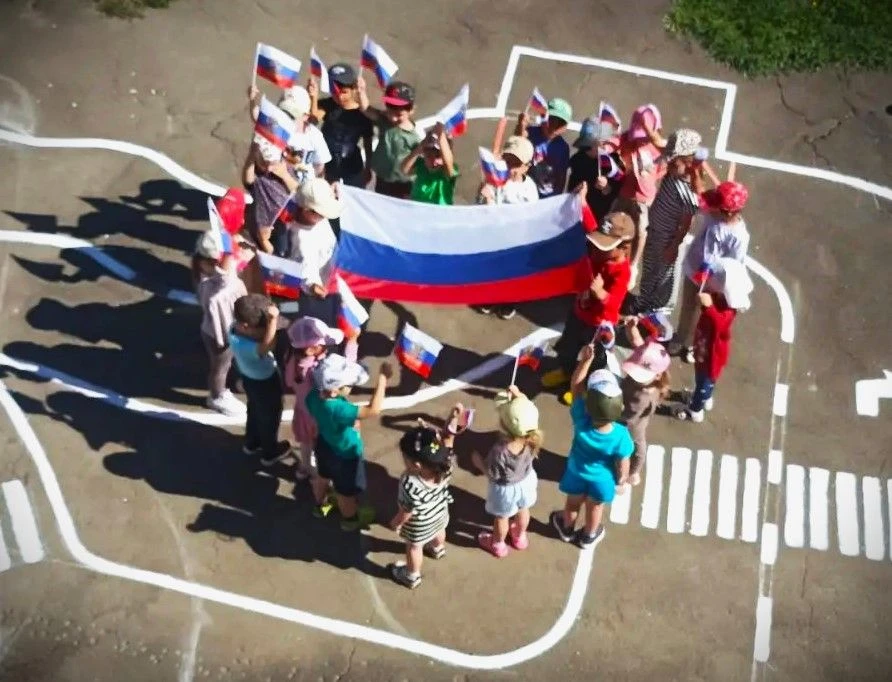 🇷🇺«Триколор в детских руках!»: как мы готовимся ко Дню Государственного флага России