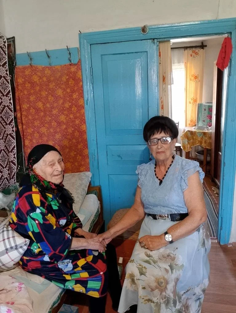 В Панинском районе в среду, 10 июня, торжественно поздравили с 99-летием Веру Бондарь — труженицу ты