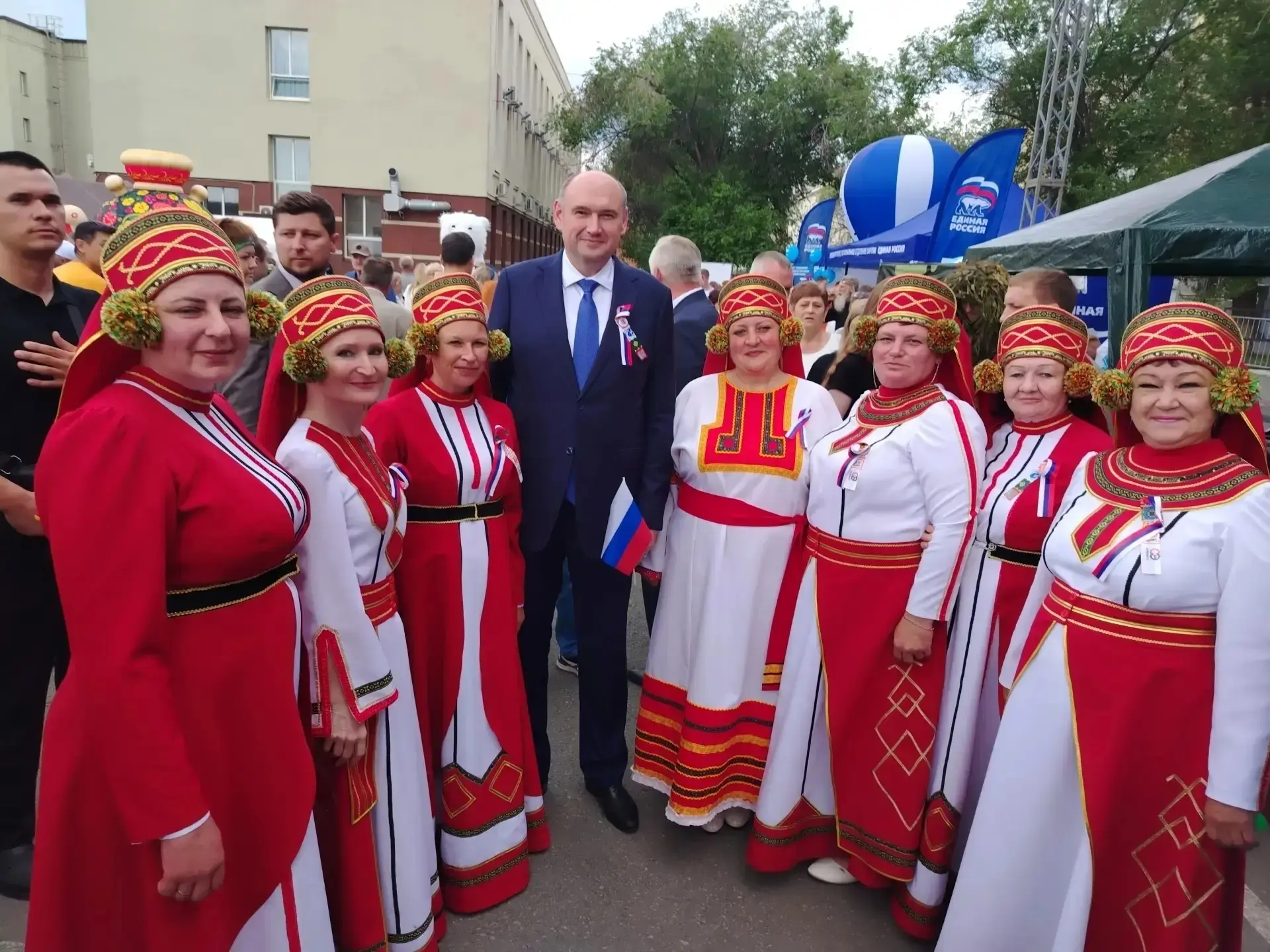 На площади Ленина в Оренбурге с размахом прошёл этнокультурный фестиваль «День народов Оренбуржья», 