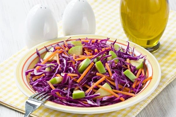 🥗 Салат из красной капусты, яблок и моркови