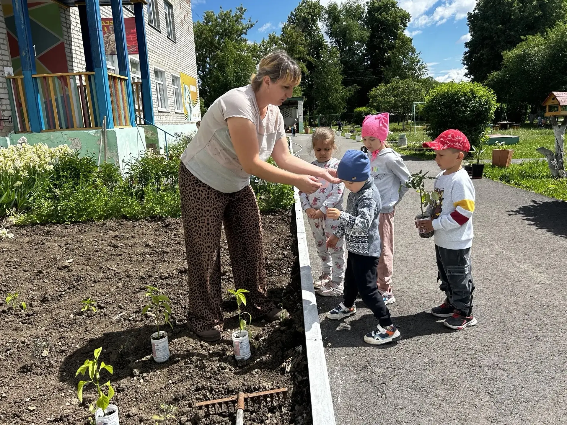 🌱 Весенние хлопоты: наш огород и цветущие клумбы! 🌷