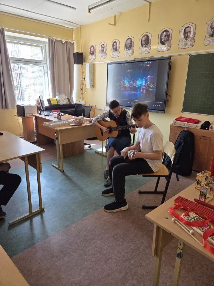 🎵 Музыкальное путешествие пятиклассников 🎶  🗓️ 7 мая 2026 года ученики 5 «Д» класса (классный руково