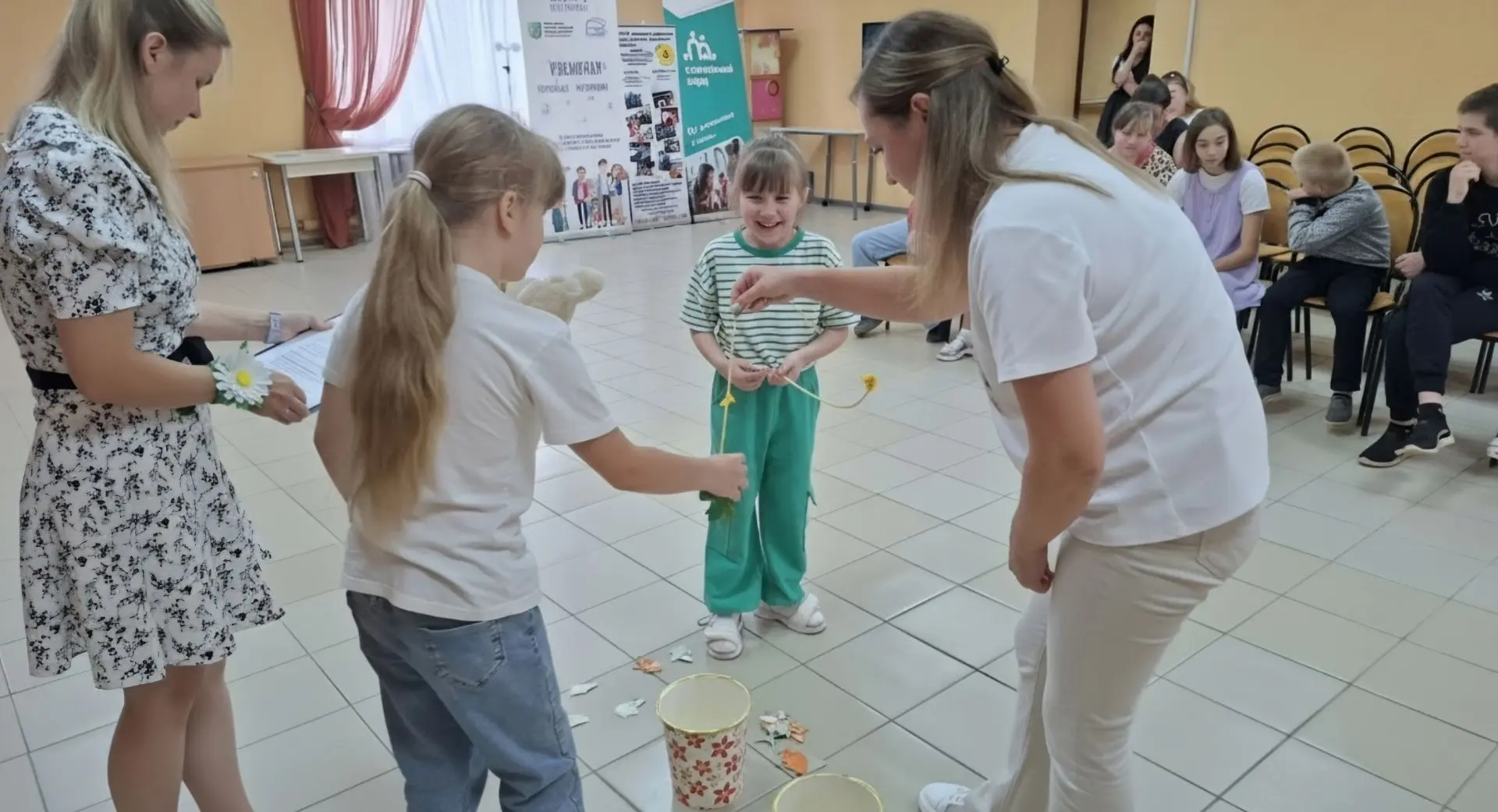 «В КРУГУ СЕМЬИ» 🎉

Сегодня в отделениях семейного МФЦ и дневного пребывания детей‑инвалидов и подро