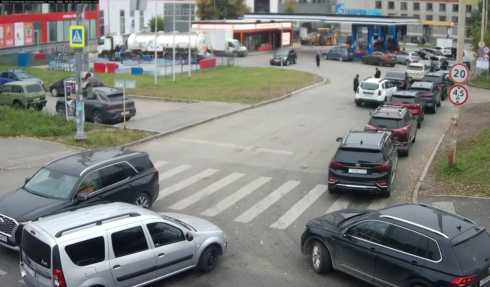 На АЗС "Газпромнефть" на Московской-Волгоградской по состоянию на 11.00 есть почти все ...