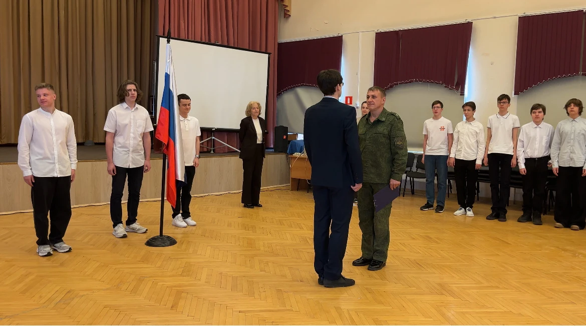 🇷🇺 ТОРЖЕСТВЕННОЕ ПОДНЯТИЕ ФЛАГА  В понедельник прошло традиционное торжественное поднятие флага Росс