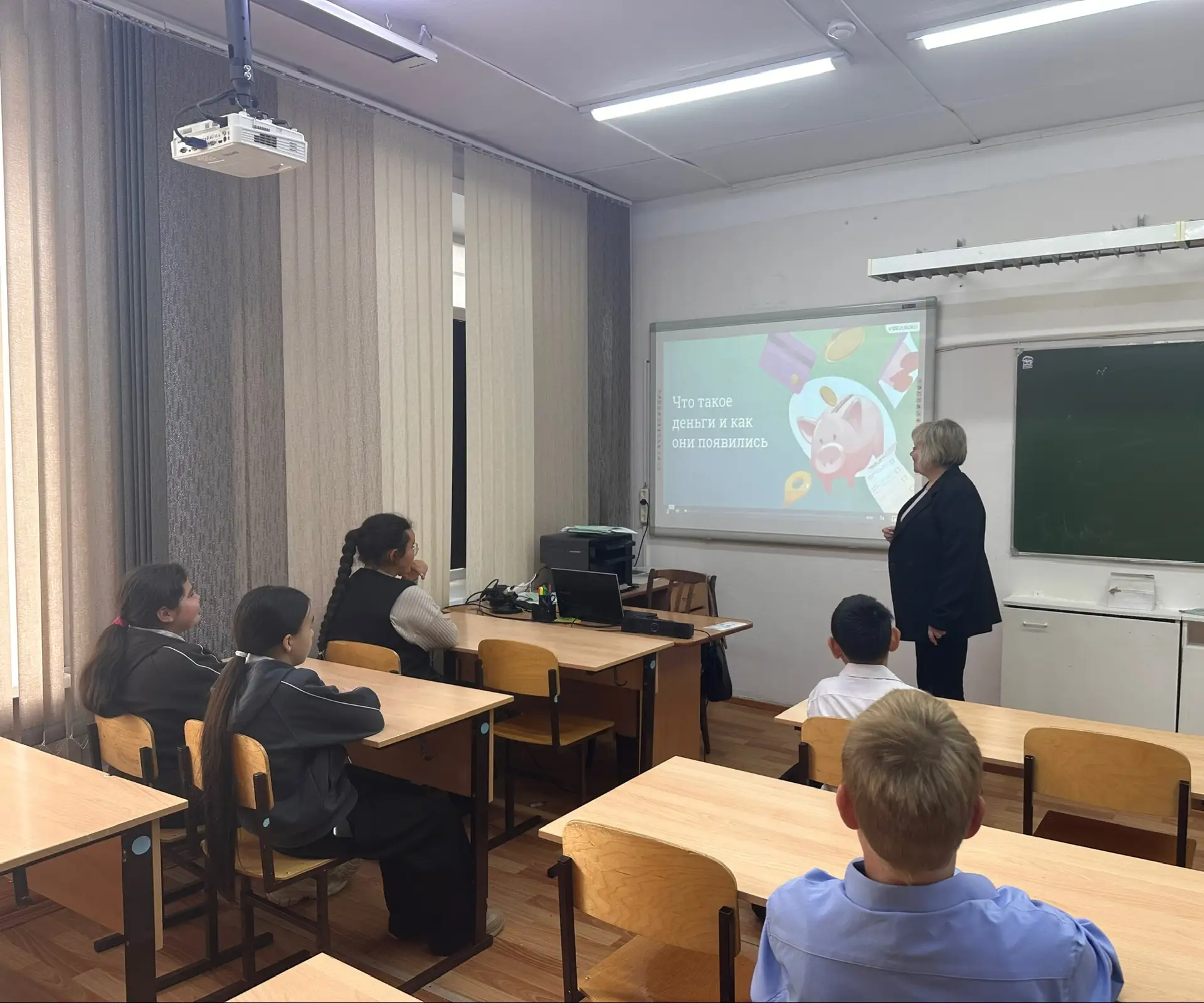 🏦Сегодня у обучающихся  5-6 классов прошло занятие в рамках внеурочной деятельности «О...