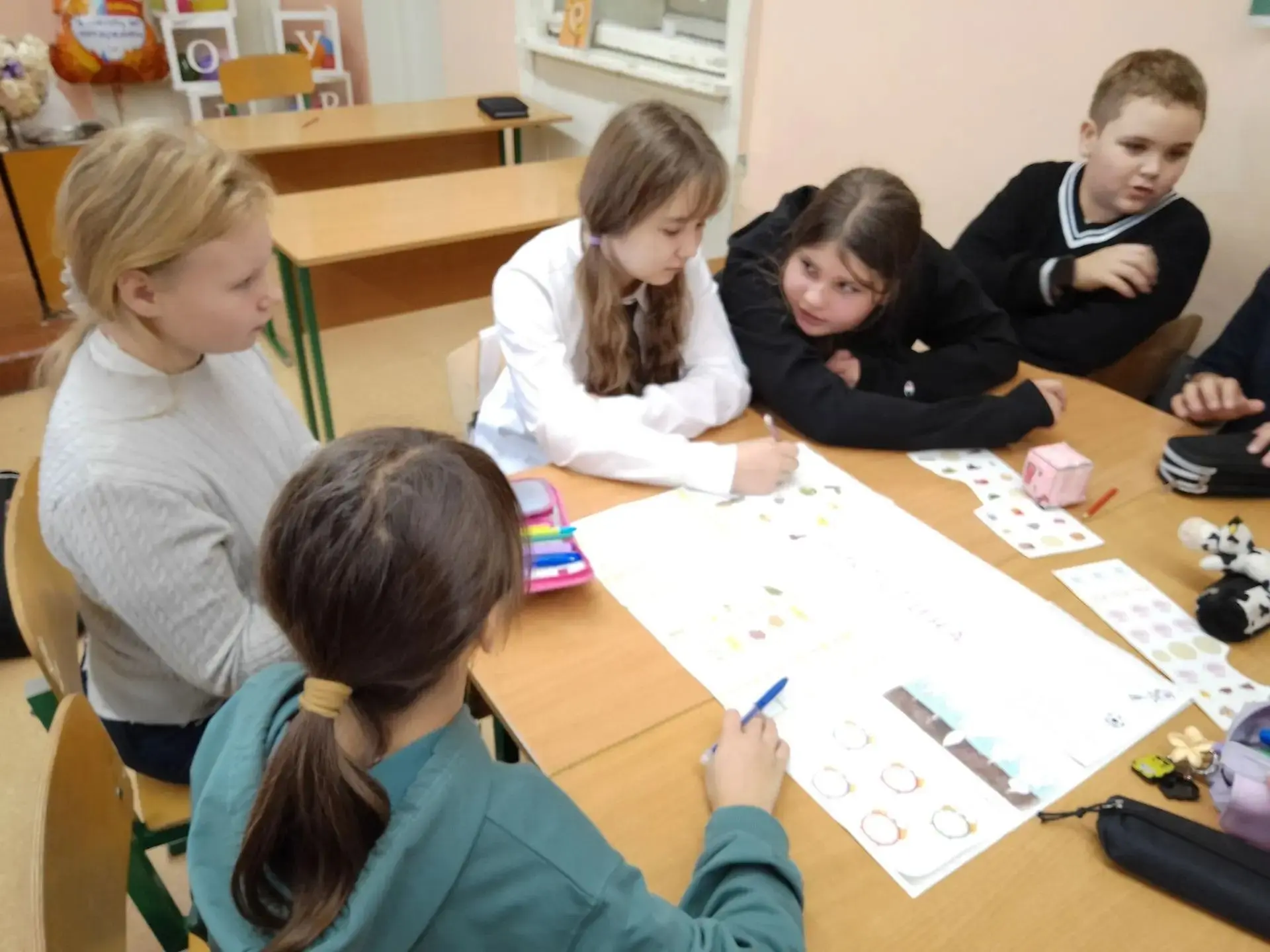 Сегодня в 5 г классе прошла Викторина на тему "Здоровье-твое богатство" Ученики раздели...