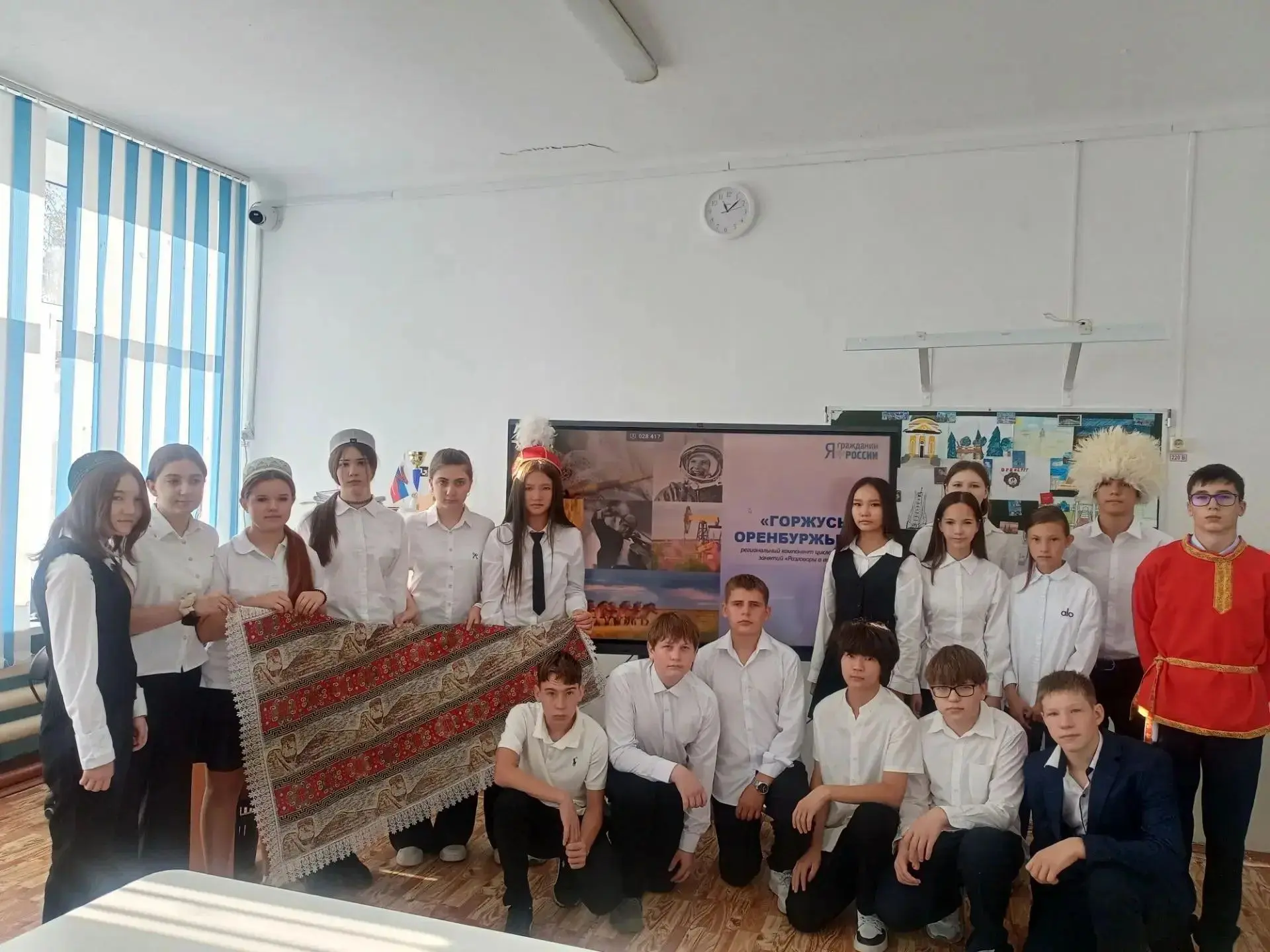 Новая учебная неделя в нашей школе началась традиционно: с торжественной линейки и испо...