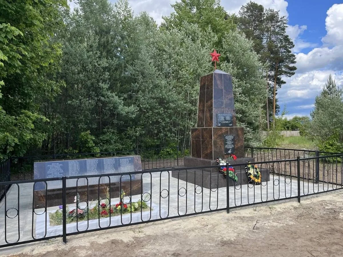 В Клетнянском районе после капремонта открыли мемориал советским воинам

В деревне Прыща завершилась