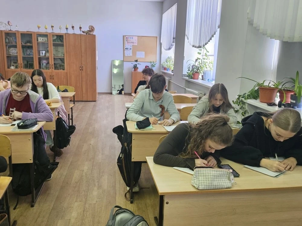 🌿 Мир, Труд, Май! 🌿  К празднику наши ученики подошли творчески и с пользой для будущего: они написа