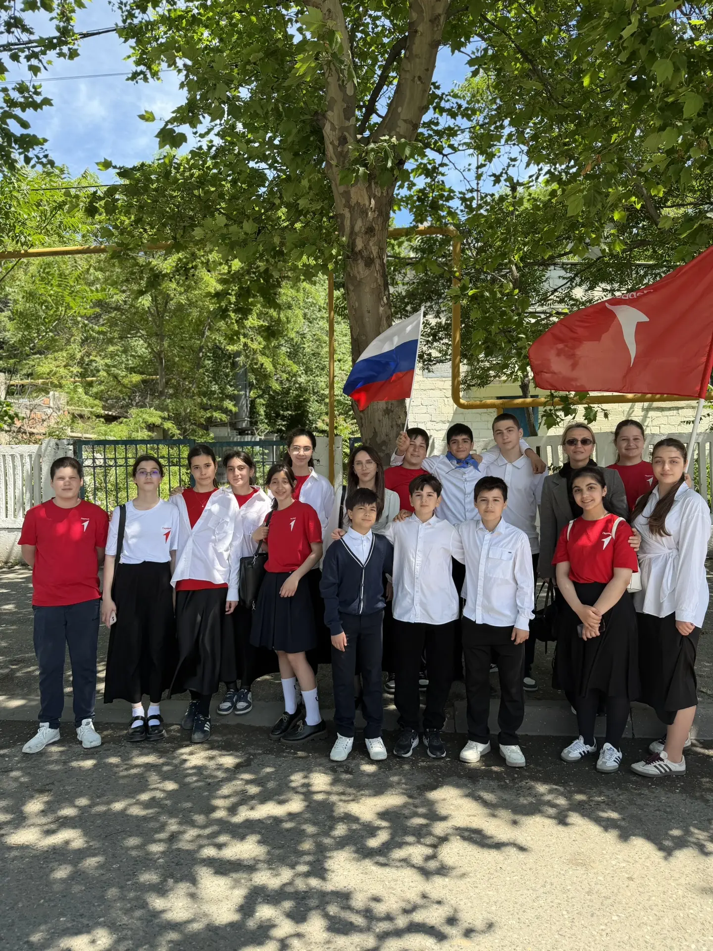 🔥 Лицей 51 принял участие в параде наследников Победы, который объединил 5000 Первых!  На площади им