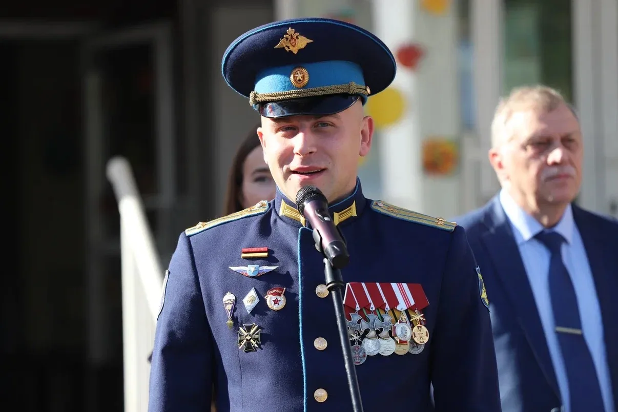 Гвардии подполковник медицинской службы, ветеран боевых действий Юрий Бровко принял уча...