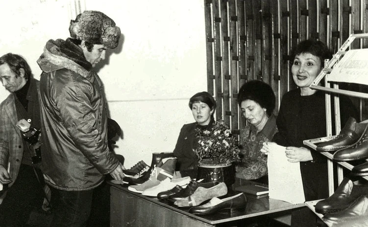 Диалог с покупателем

Ленинград (с 1991 – Санкт-Петербург)

1985 год

Покупательская конференция в ф