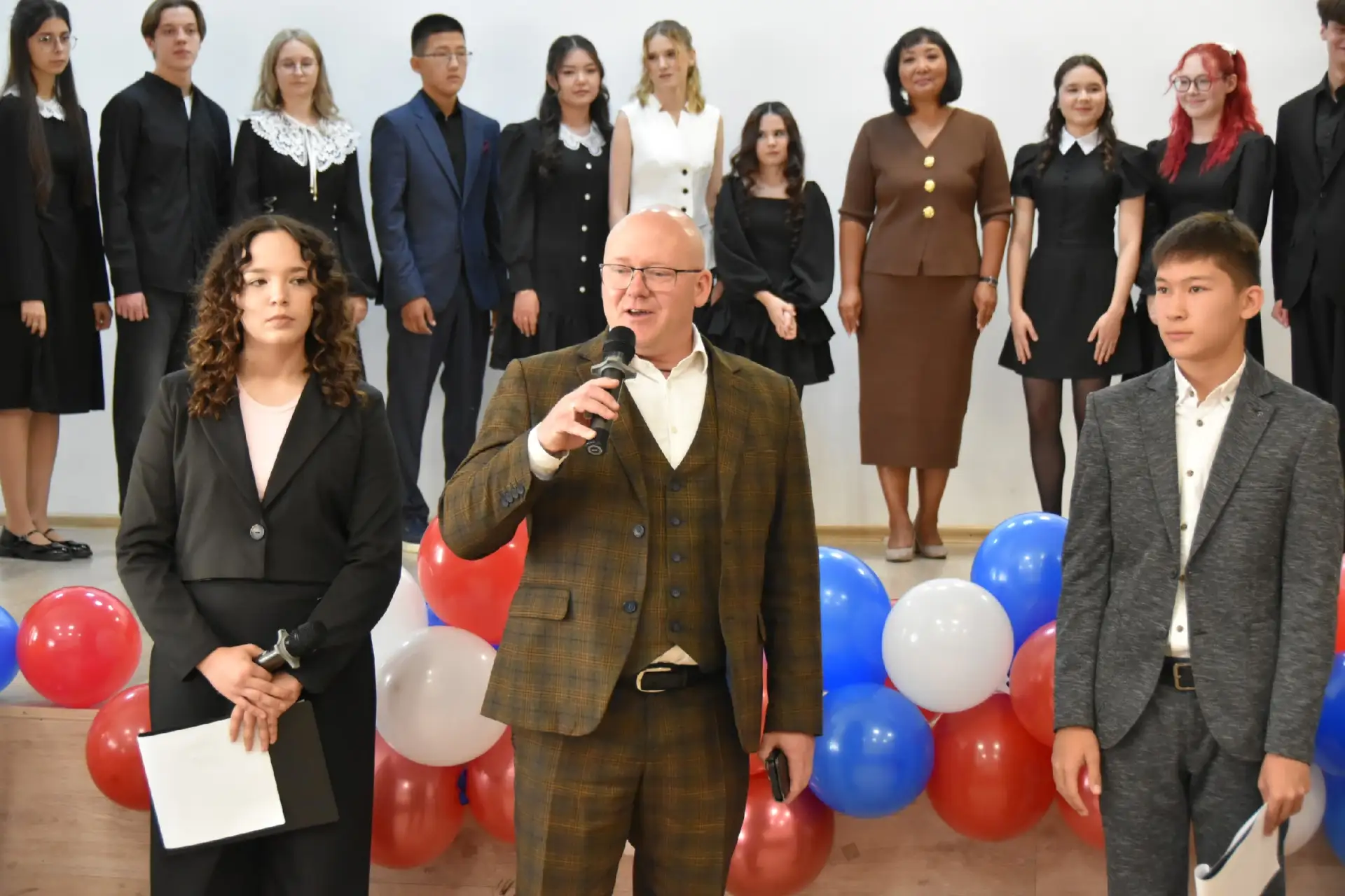 День знаний состоялся сегодня в школах Нагайбакского округа. Он был проведён для первок...
