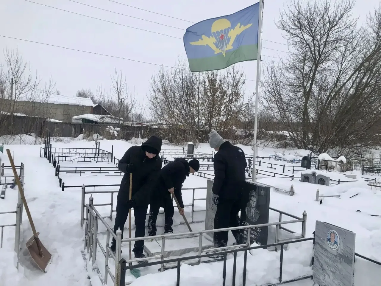 🙏Активисты первичного отделения «Движения Первых», учащиеся первого корпуса имени Героя России А.В.К