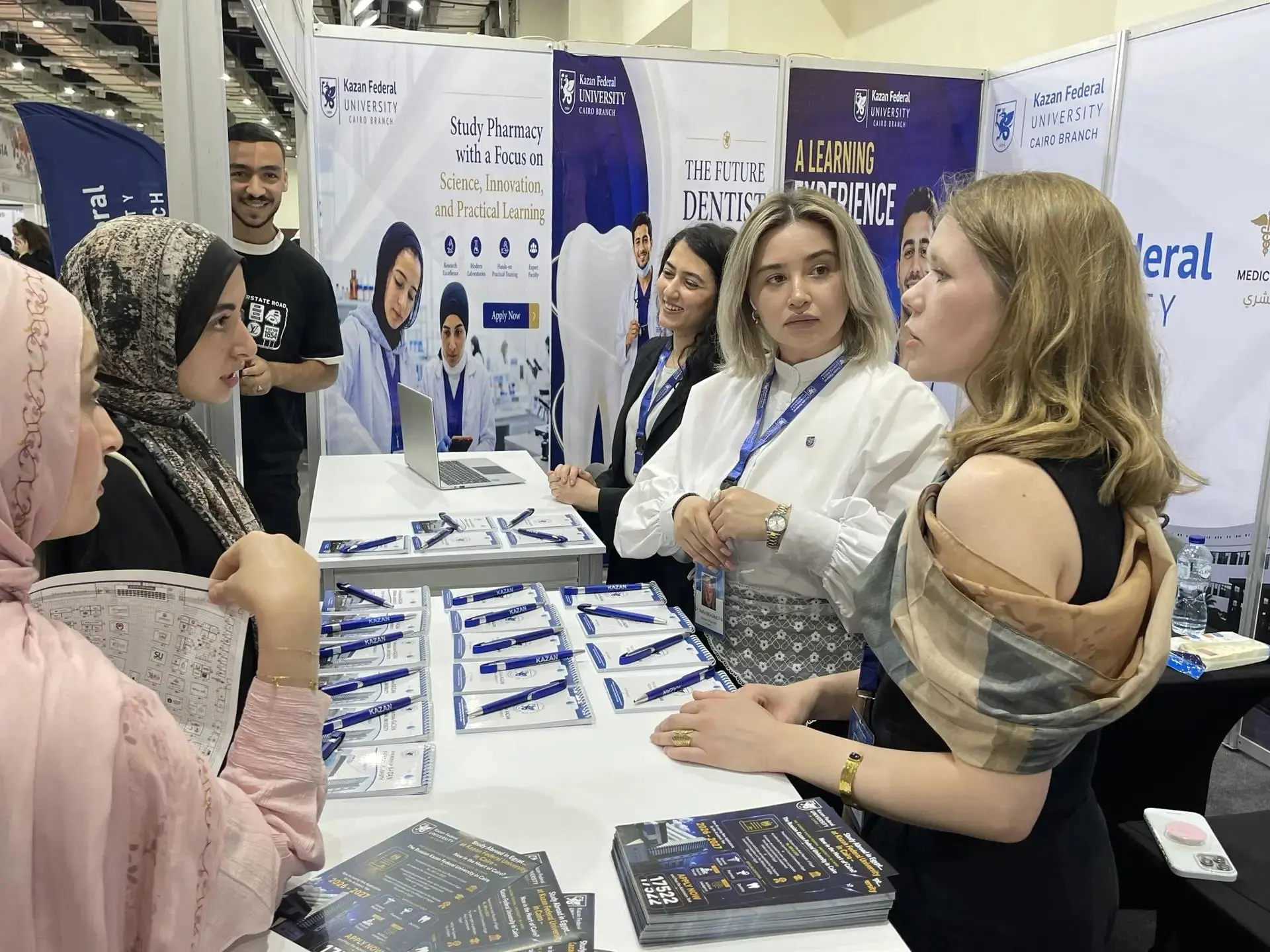 🌎 Филиал КФУ в Каире представляет российское образование на международной выставке Edugate

В Каире