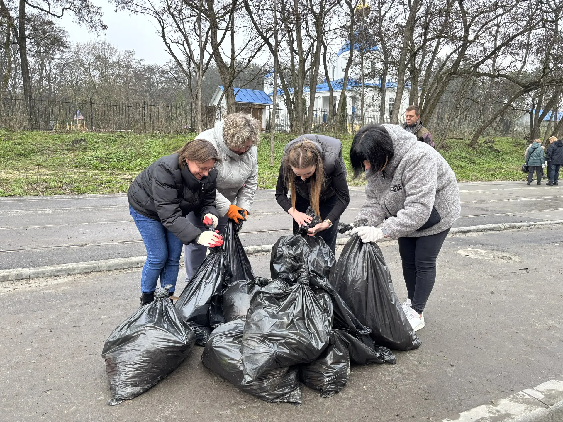 🗓 #ПрямоСейчас в рамках месячника по благоустройству региона сотрудники Министерства социального обе