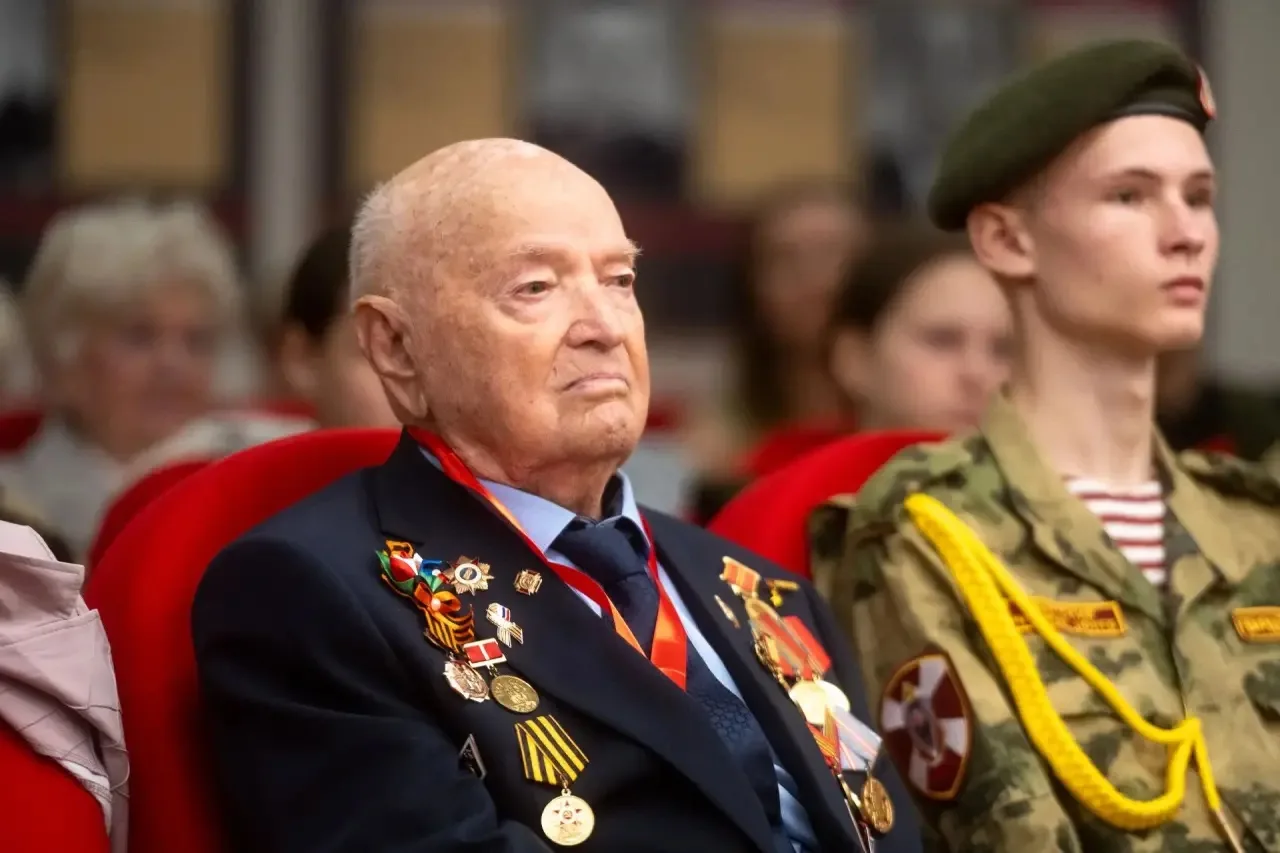 100 лет исполнилось Владимиру Петровичу Лаврову — ветерану Великой Отечественной войны,...